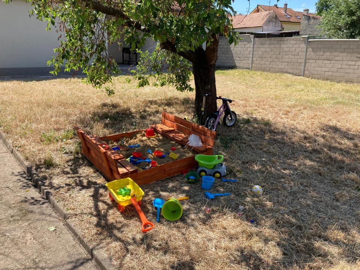 Apartmán MAAY Hlohovec Exterior foto